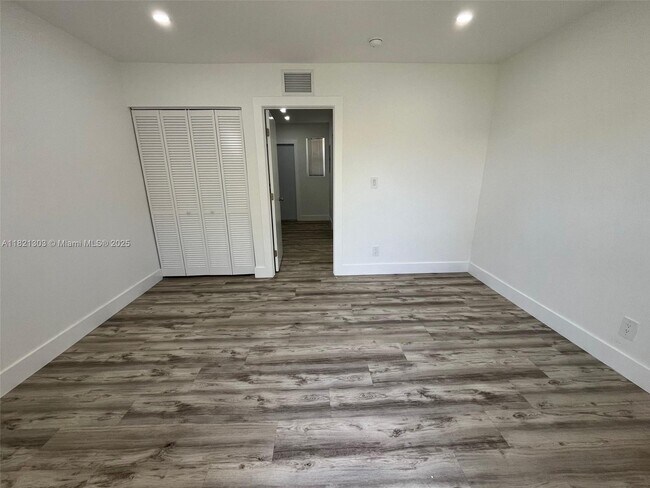 Foto del edificio - 885 SW 29th Ave