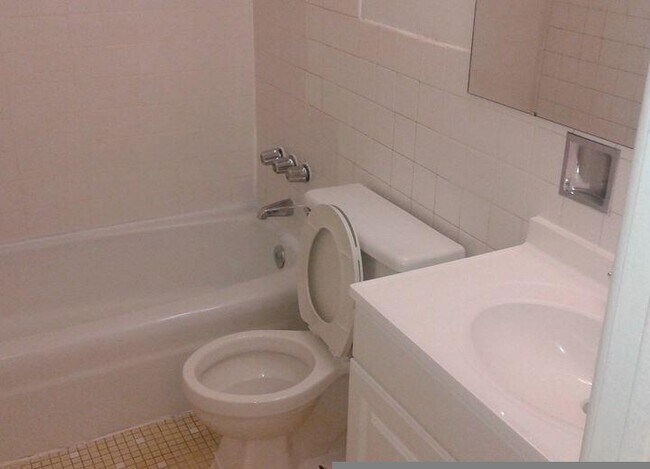 Foto del edificio - 1 bedroom in Chicago IL 60626