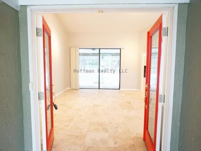 Building Photo - River Hills Community 4-Bed, 3-Bath, 3-Car...