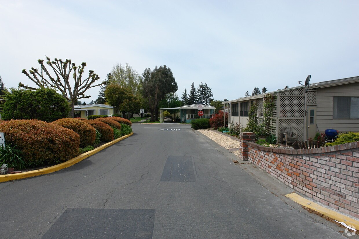 Building Photo - Youngstown Mobile Home Park