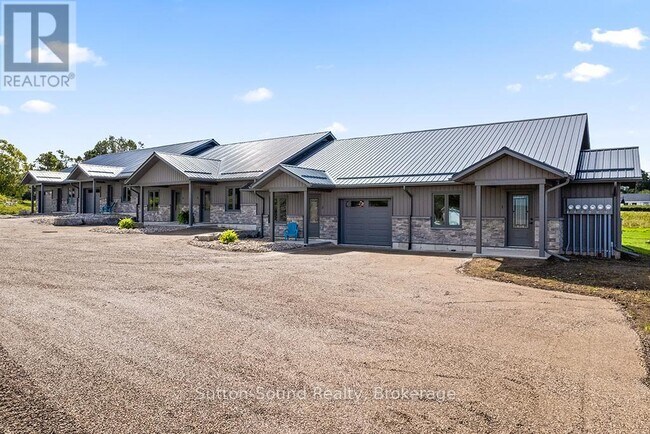 Building Photo - 18-18 Maple Golf Crescent