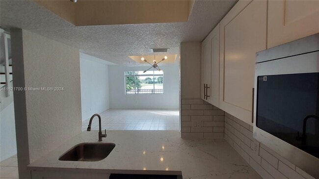 Building Photo - 711 SW 148th Ave