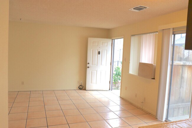 Foto del edificio - 1570 12th St