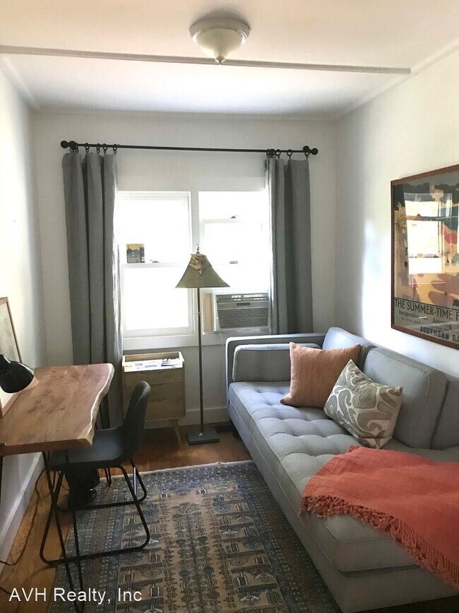 Foto del edificio - 1 br, 1.5 bath House - 11 Stewart Ave