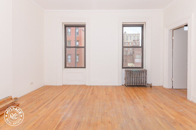Building Photo - 322 S 4th St