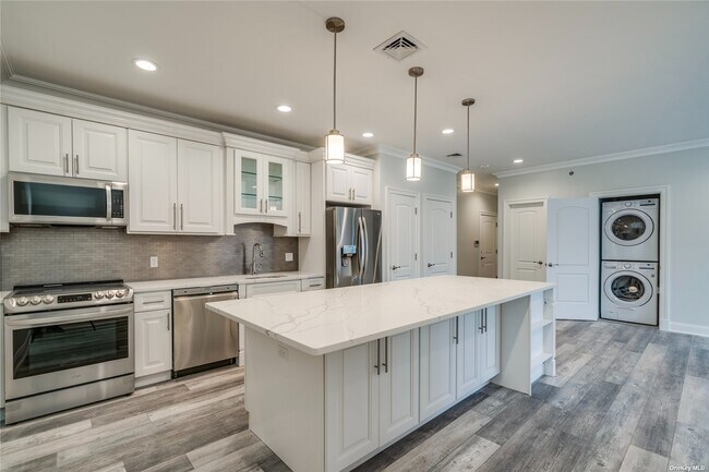 Building Photo - 110 New York Ave