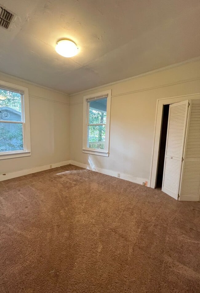 Building Photo - 2049 Bellevue Way - Sunroom & Full of Char...