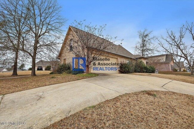 Building Photo - 206 Copper Creek Dr