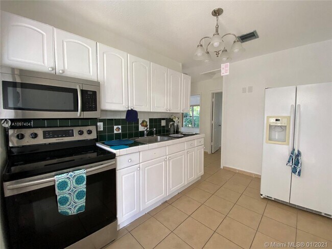 Building Photo - 3677 SW 23rd St