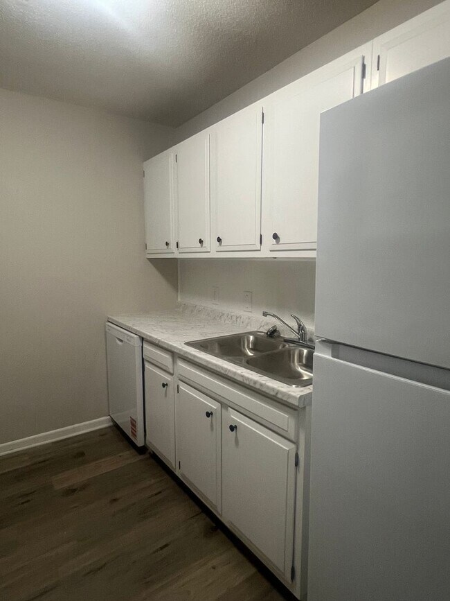 Foto del edificio - Remodeled Apartment 2 Bed / 1 Bath