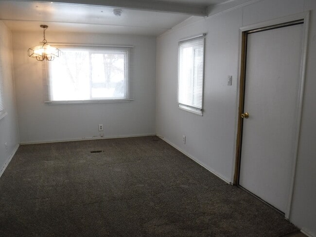 Building Photo - 362 Montana Ave