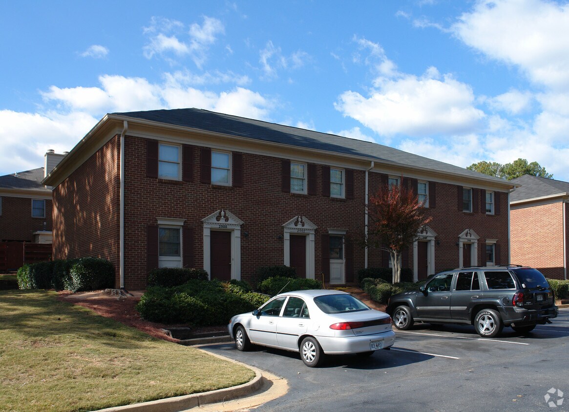 Wedgewood Forrest Condos Apartments in Alpharetta, GA