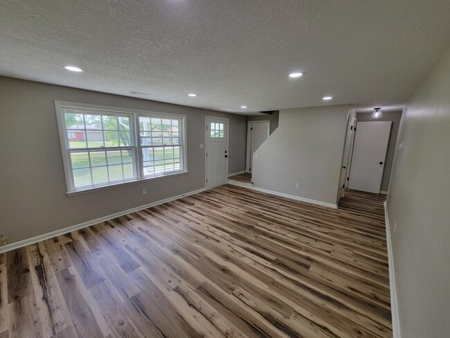 Building Photo - 7721 Diane Dr