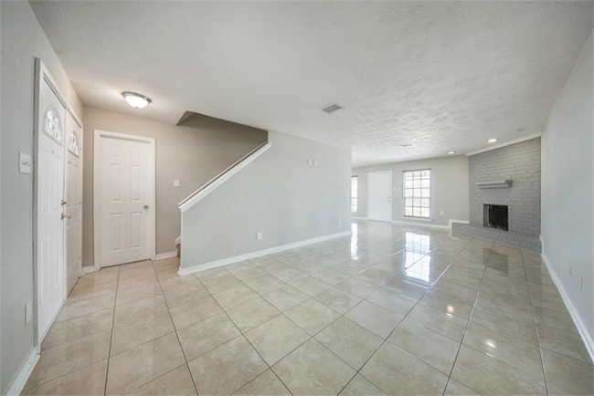 Building Photo - 7910 Grow Ln
