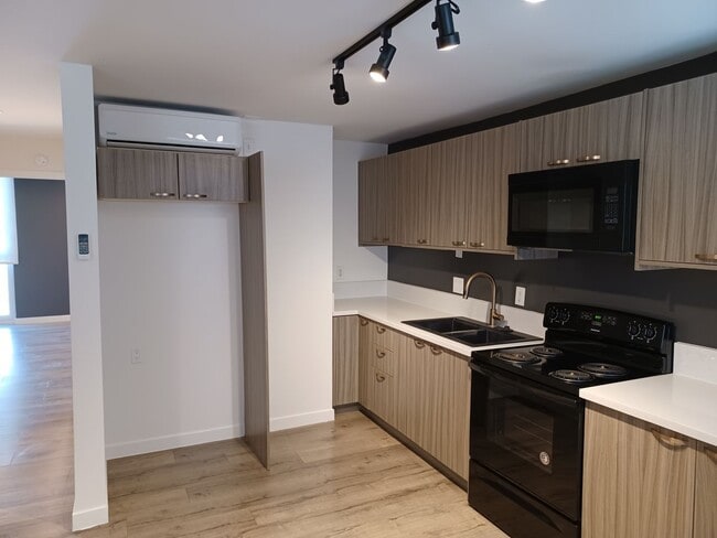 Foto del edificio - 7347 Haskell Ave