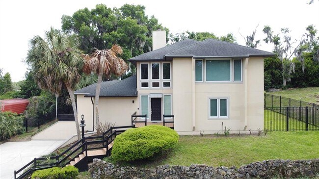 Foto del edificio - 6846 Lake View Dr