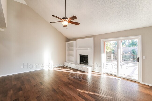 Building Photo - 10016 Hollyhead Way