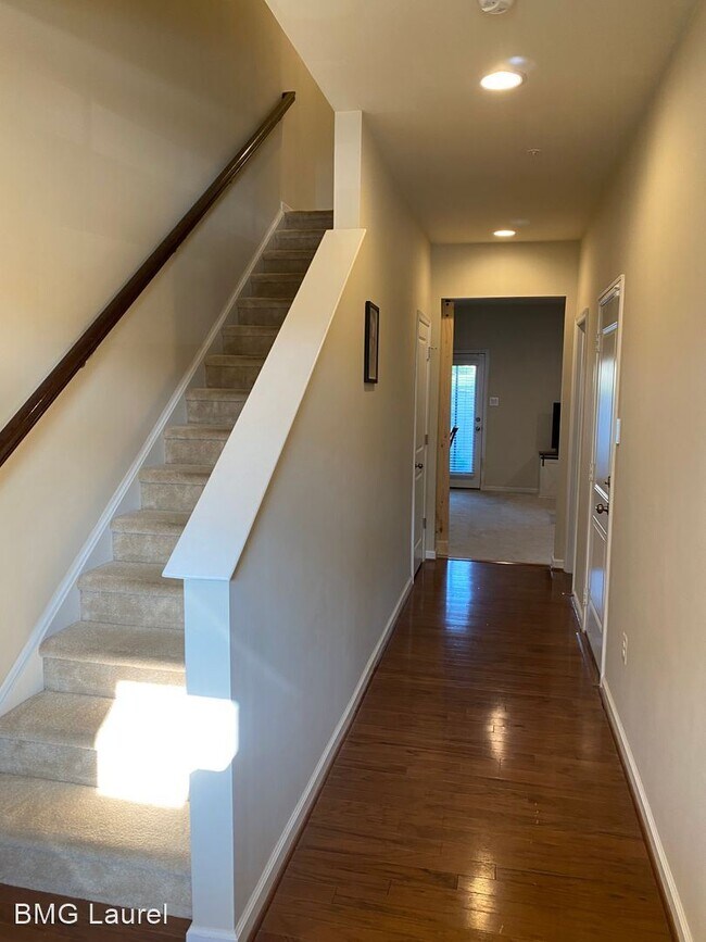 Foto del edificio - 3 br, 3 bath House - 7621 Lyndon Ct