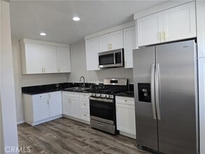 Building Photo - 536 N Batavia St