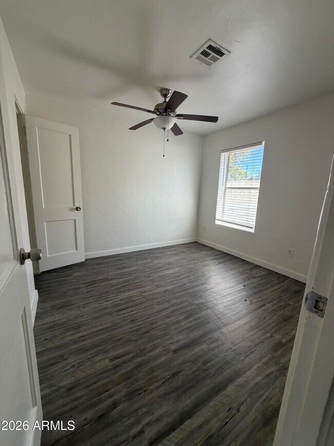 Foto del edificio - 706 W Taylor St