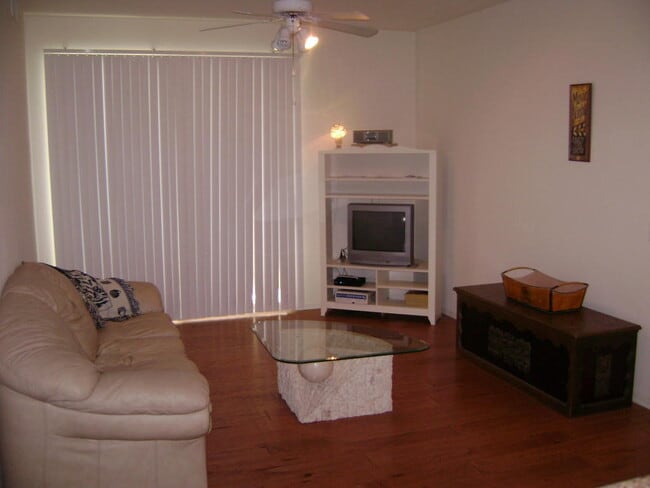 Building Photo - 1 BD 1 BA in Brick Commons