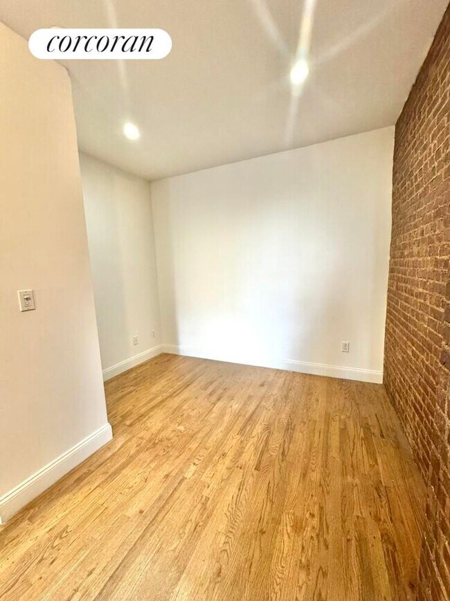 Foto del edificio - 509 E 81st St