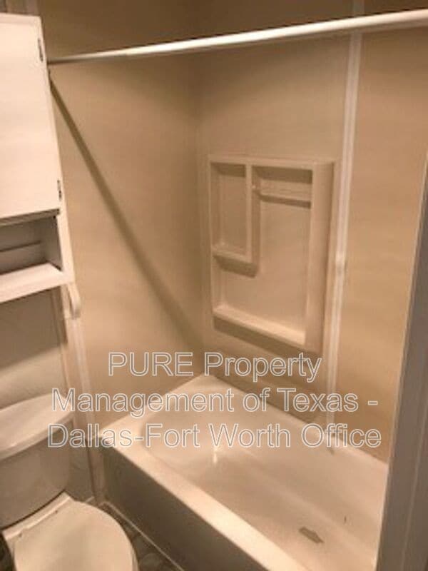 Building Photo - 7525 Windhaven Rd