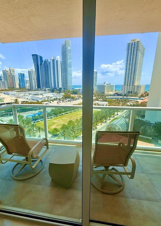 Foto del edificio - 250 Sunny Isles Blvd