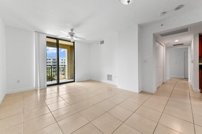 Building Photo - 610 Clematis St