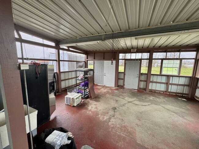 Building Photo - Commerical Rental