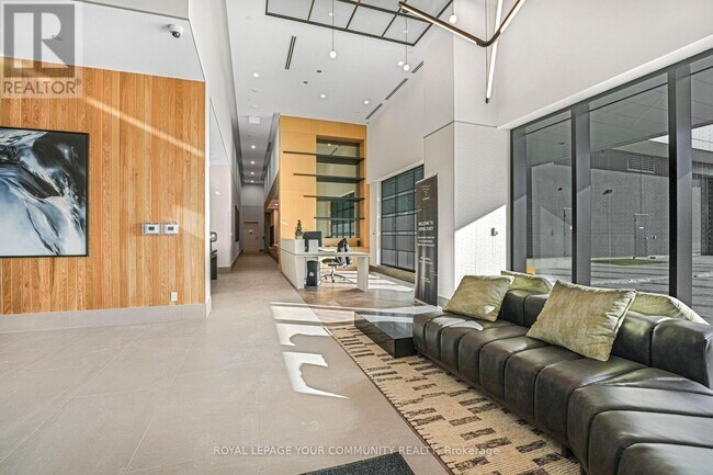 Building Photo - 1007 The Queensway