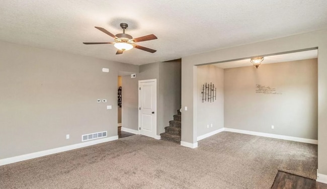 Building Photo - 3 Bedroom Townhome Available August 1, 2026!