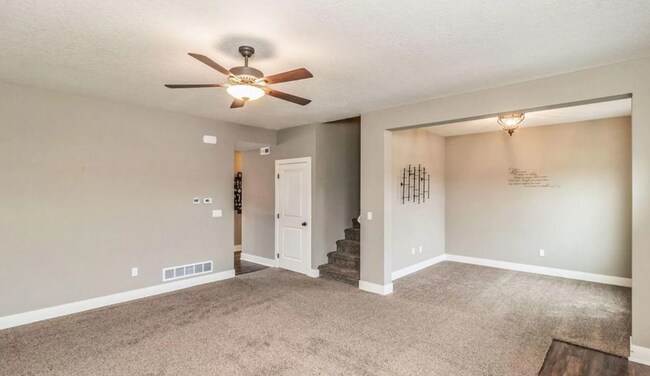 Foto del edificio - 3 Bedroom Townhome Available August 1, 2026!