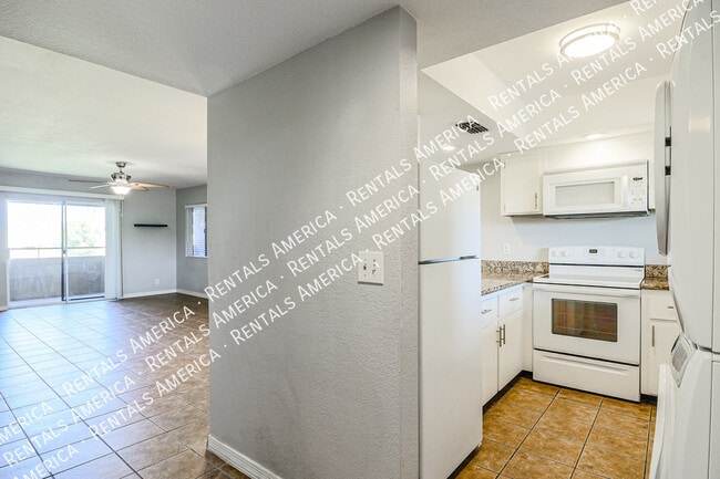 Building Photo - 4050 E Cactus Rd
