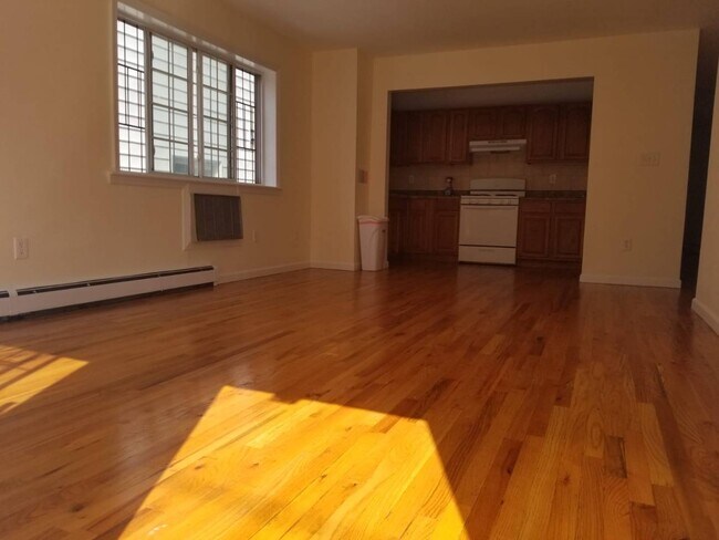 Building Photo - 847 E 226th St