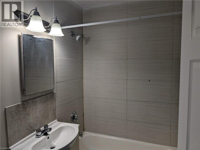 Building Photo - 468 Ottawa St N