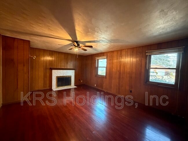 Foto del edificio - 100 Ward Dr