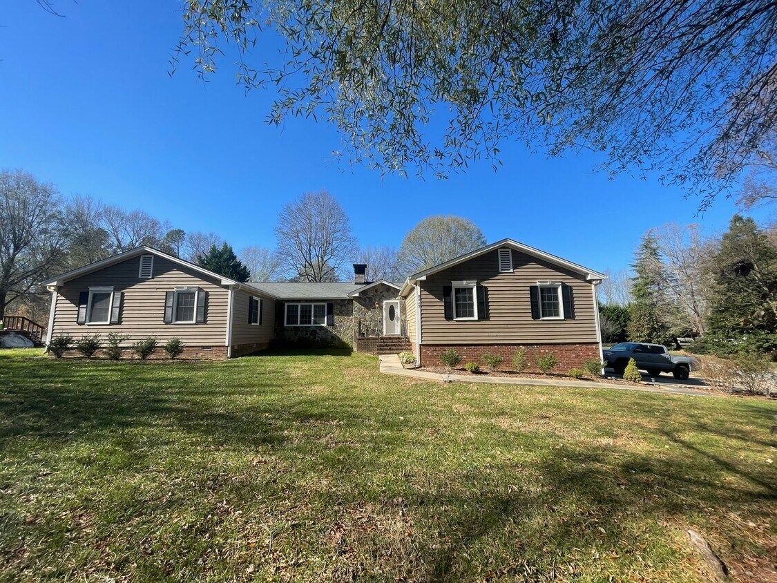 2417 Rettrop Dr, McLeansville, NC 27301 House Rental in McLeansville