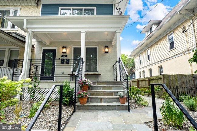 Foto del edificio - 902 Webster St NW