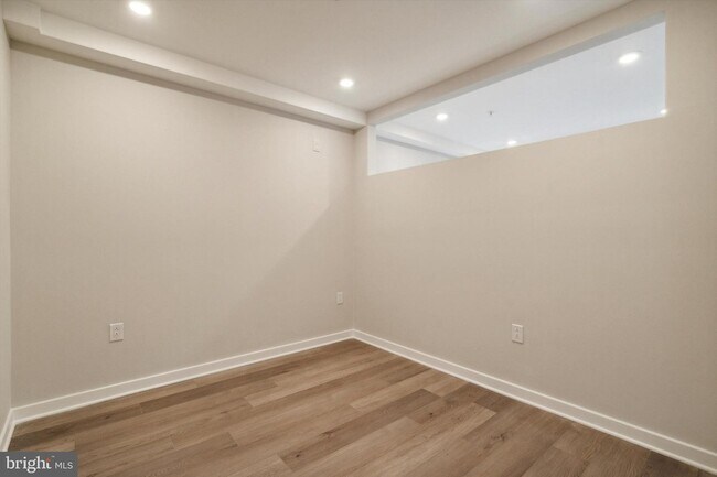 Foto del edificio - 3449 Scotts Ln