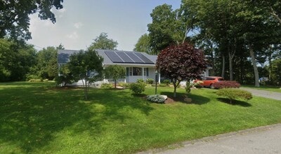 Building Photo - 12 Holiday Dr