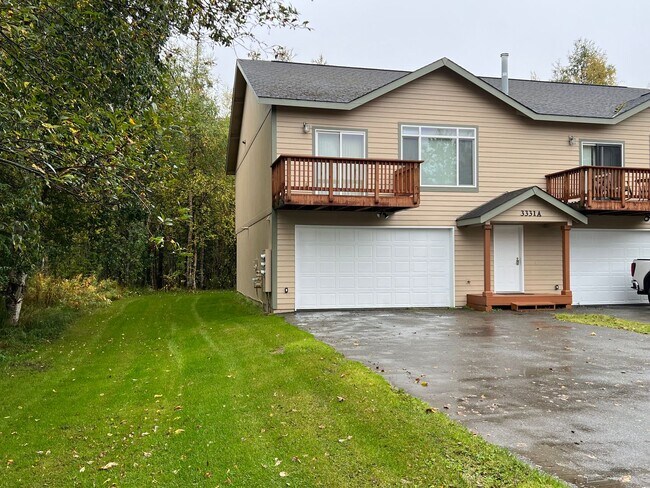 Foto del edificio - Spacious Remodeled Townhouse in Convenient...