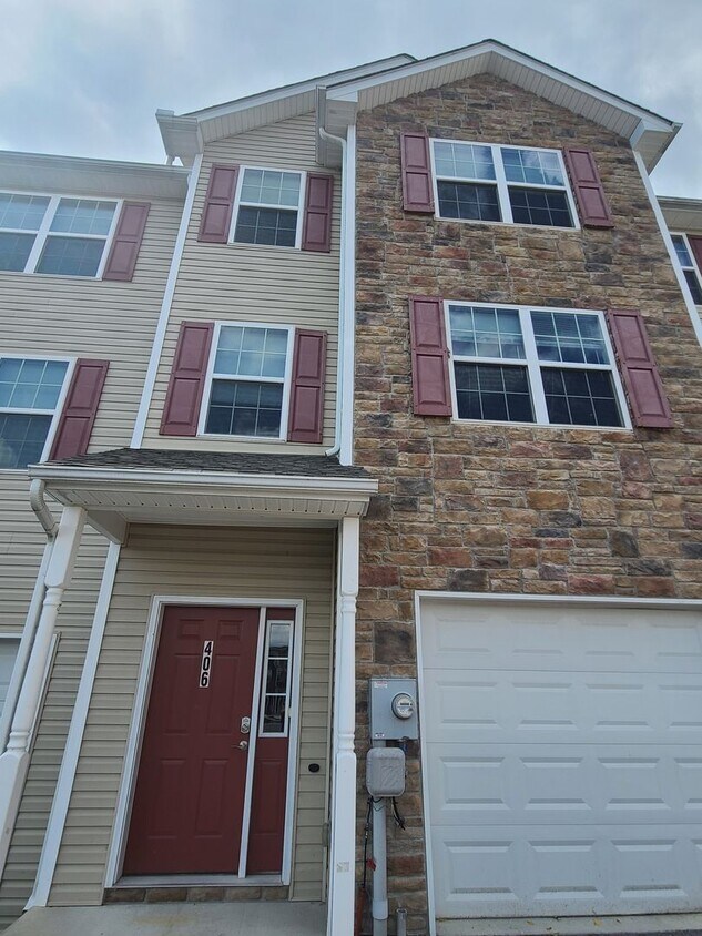 Foto principal - 3 Bedroom Townhome for Rent in Waynesboro
