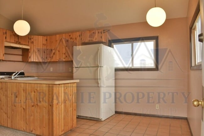 Building Photo - 459 N Cedar St