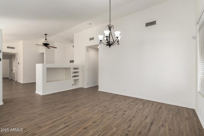 Building Photo - 1328 E Binner Dr