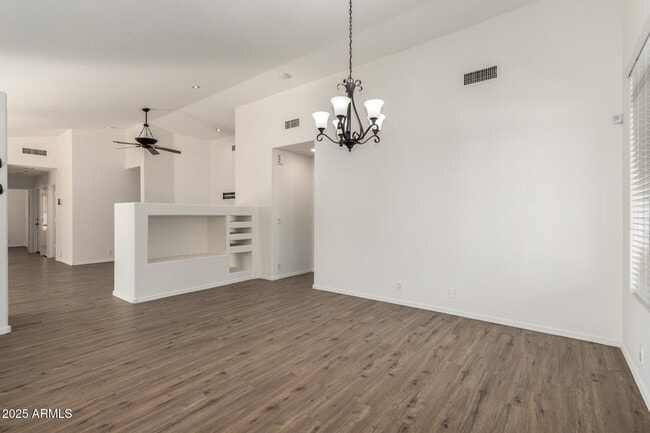 Foto del edificio - 1328 E Binner Dr