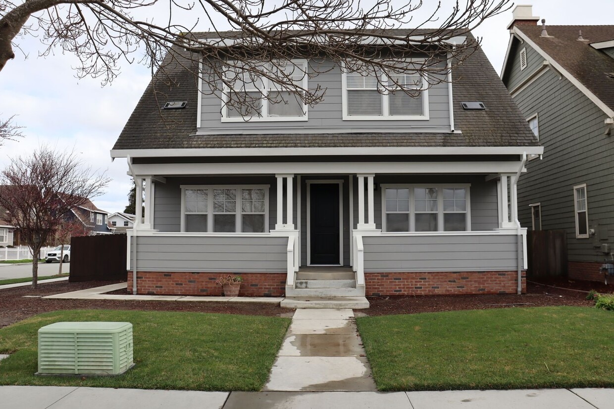 Primary Photo - Wonderful corner home in Spreckels