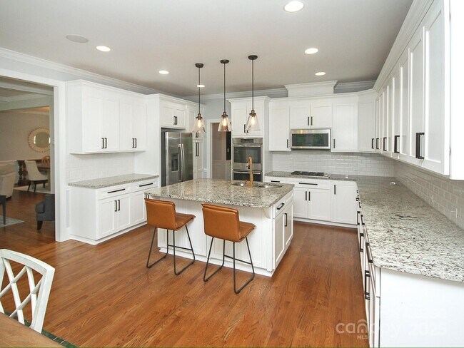 Foto del edificio - 5528 Providence Rd