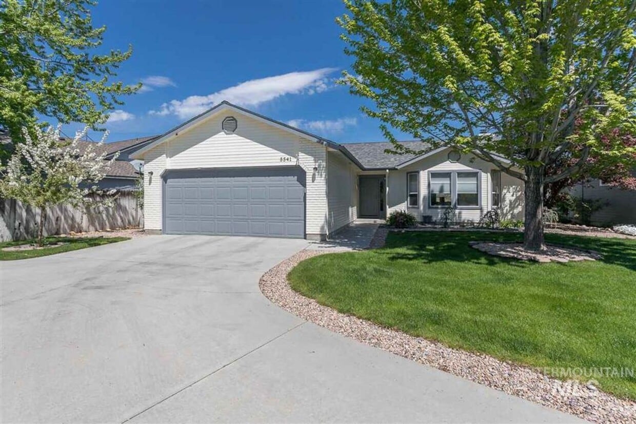 Foto principal - Immaculate Single-Level Home in Columbia V...