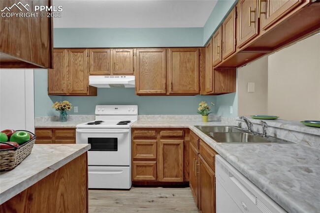 Building Photo - 3467 Queen Anne Way